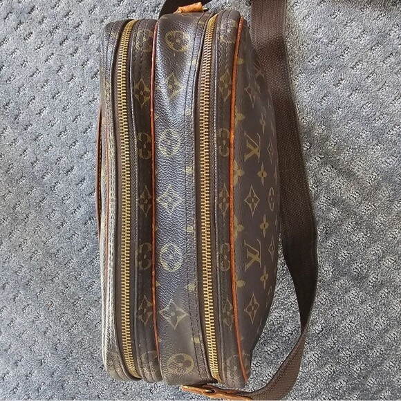 LOUIS VUITTON Reporter PM Monogram Crossbody Bag - Picture 5 of 15